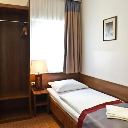 Ivbergs Messe Nord Hotel 3*