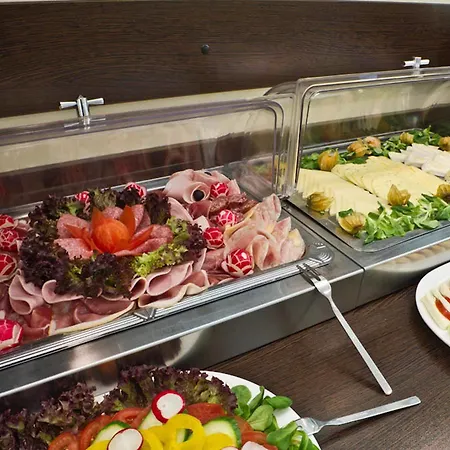 Ivbergs Messe Nord Hotel 3*